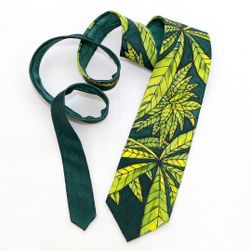 Hedvábná ručně malovaná kravata Omamné konopí