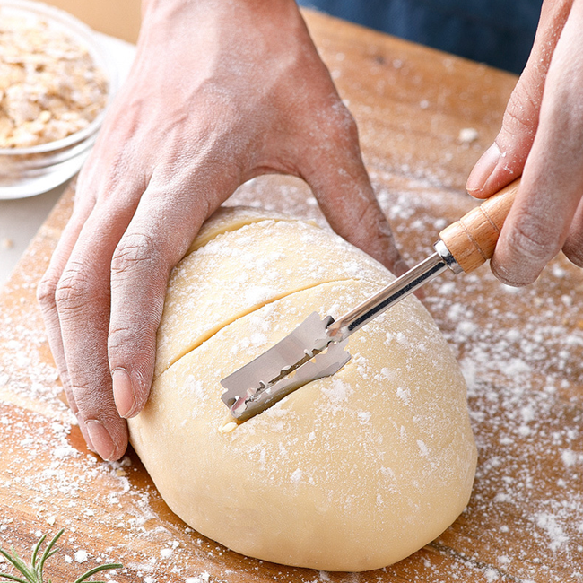 Razor knife for cutting risen dough Treno 1