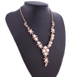 Colier pentru doamne în stil bogat în perle