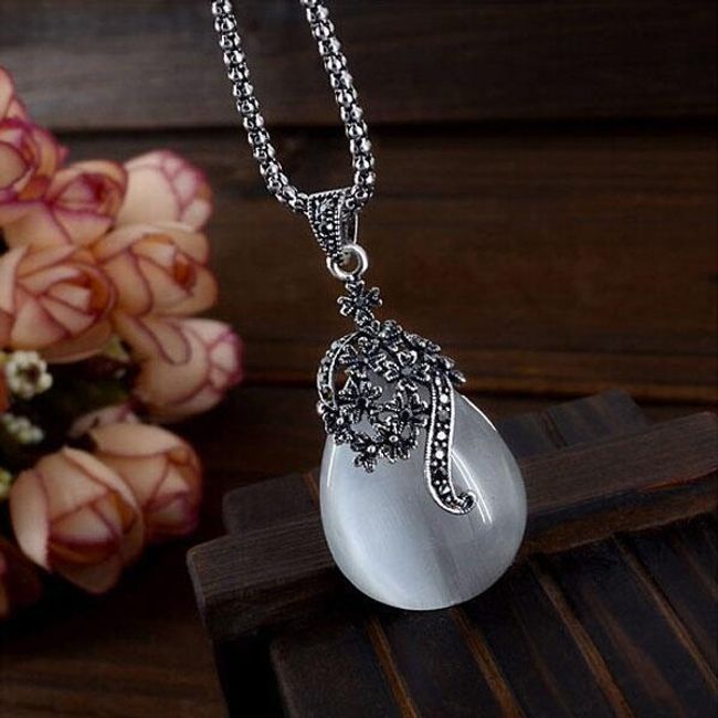 Elegantní náhrdelník s přívěskem ve tvaru slzy 1