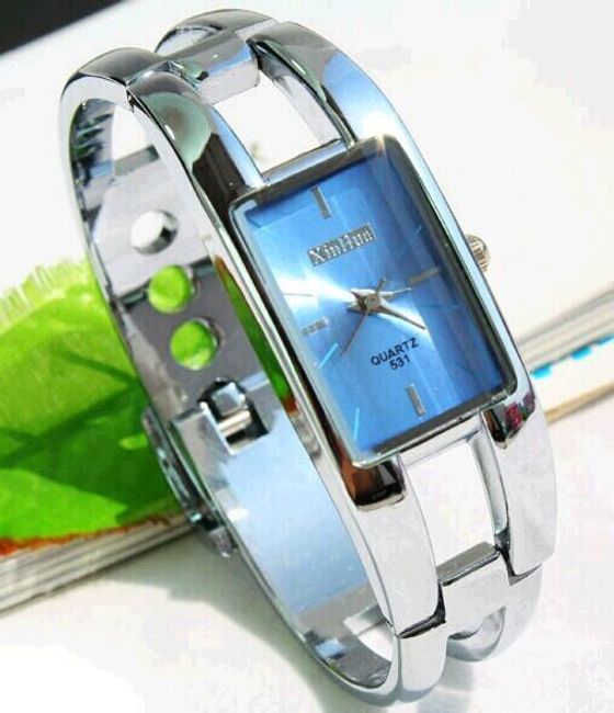Elegantní náramkové hodinky s modrým ciferníkem 1
