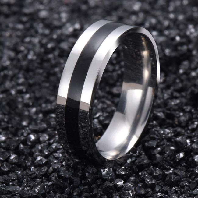 Елегантен пръстен в сребрист цвят с черна ивица 1