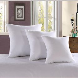 Мека възглавница в три размера - бял цвят