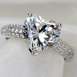 Prsten s kamínkem ve tvaru srdce - stříbrná barva