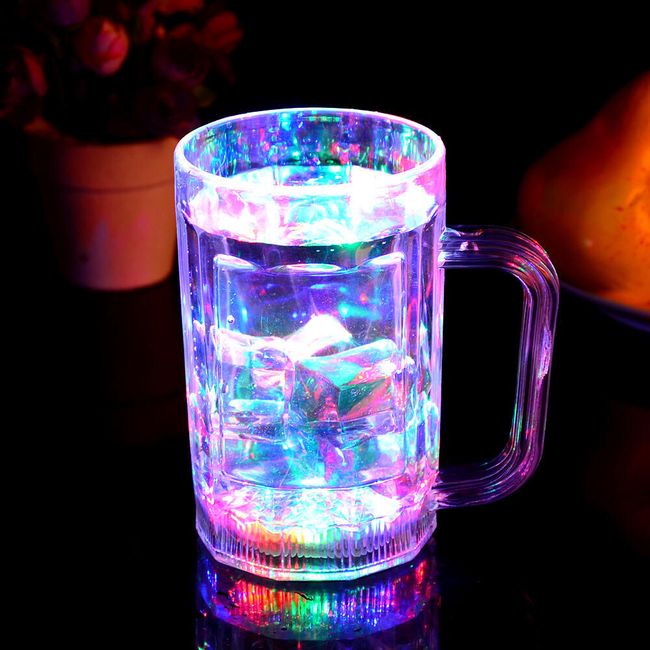 Svítící LED sklenice s uchem na pivo 1