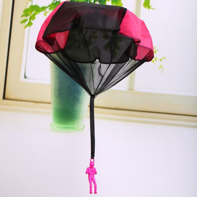 Figurină cu parașută 1