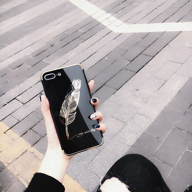 Kryt na iPhone s obrázkem peříčka 1