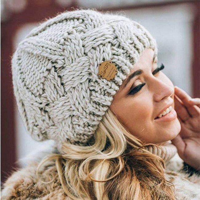 Zimski ženski klobuk z vrhom Kalasia 1