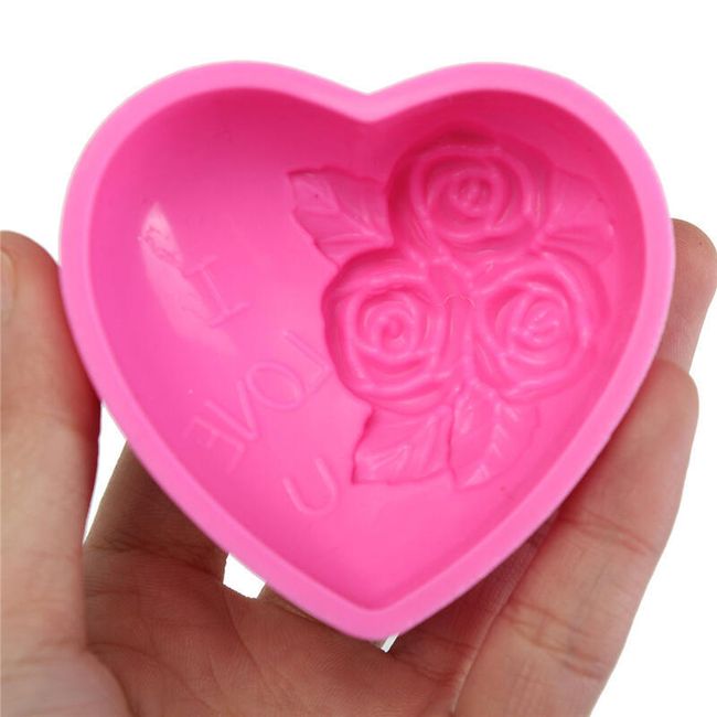 Silikonová formička ve tvaru srdce s růžemi 1