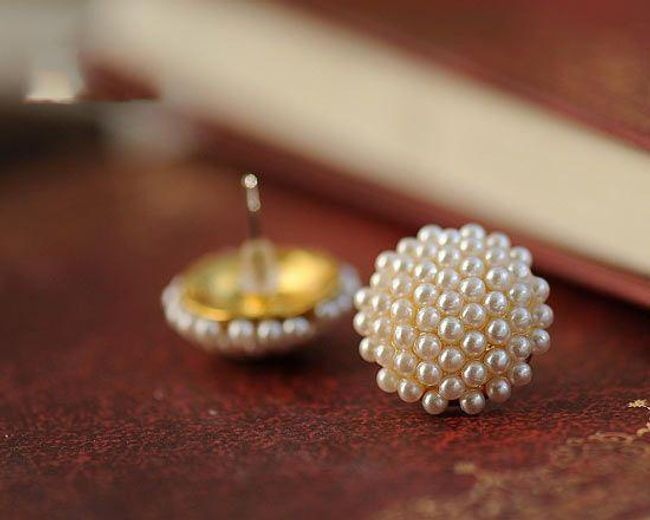 Dámske náušnice s malými perlami - biele 1