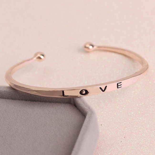 Minimalistyczna bransoletka damska z napisem LOVE 1