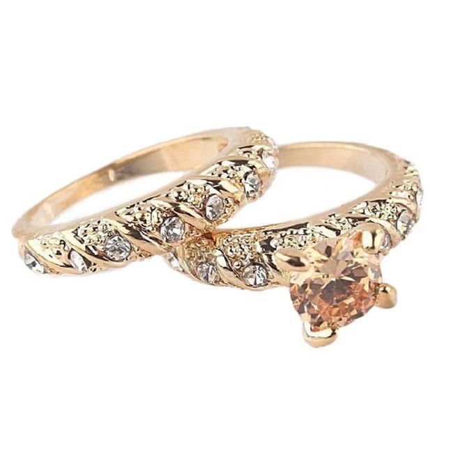 Dva dámské prsteny ve zlaté barvě - různé velikosti 1