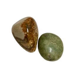 Jaspis obrazkowy i zielony jadeit - kamienie w torbie prezentowej ZO_156148
