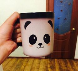 Hrnek s pandou měnící se podle teploty