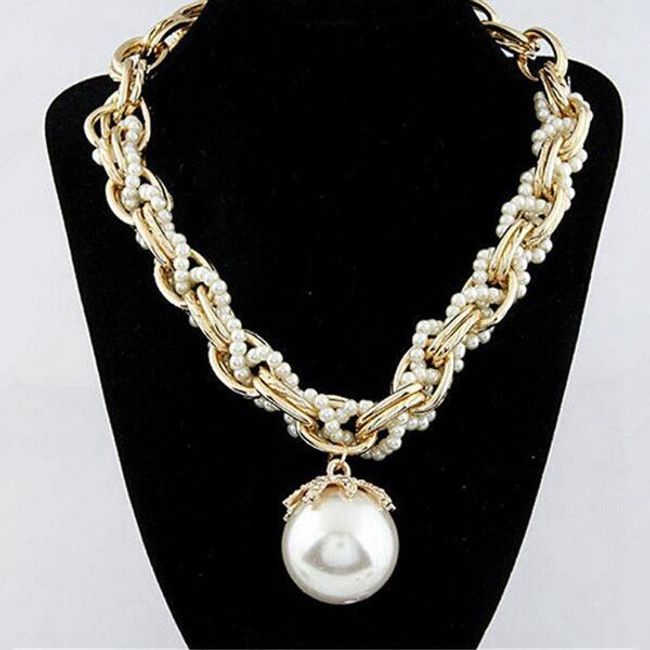 Výrazný náhrdelník s perličkami 1