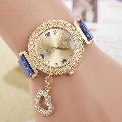 Damski zegarek z charmsem w kształcie serduszka