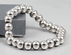 Narukvica od perli u srebrnoj boji