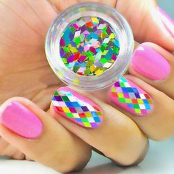 Svjetlucavi nokti u obliku dijamanta