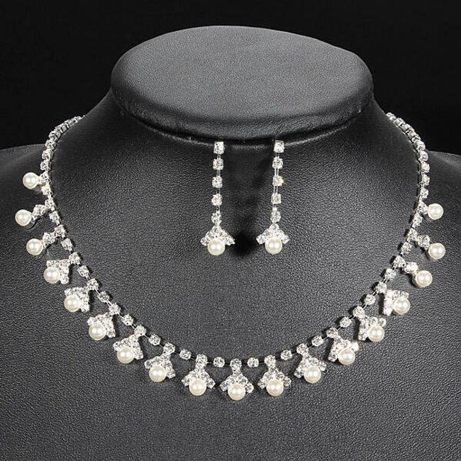 Sada náušnic a náhrdelníku z perel v různých vzorech 1
