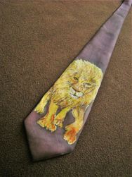 Hedvábná ručně malovaná kravata Lev