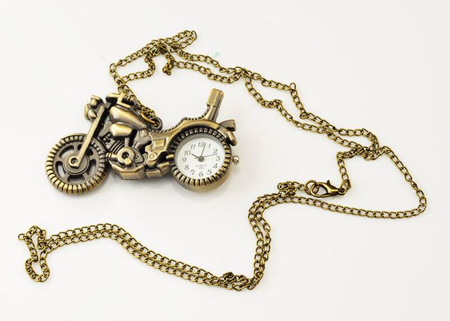 Ogrlica z motornim kolesom z uro 1
