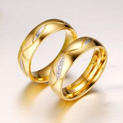 Snubní prstýnek ve zlaté barvě