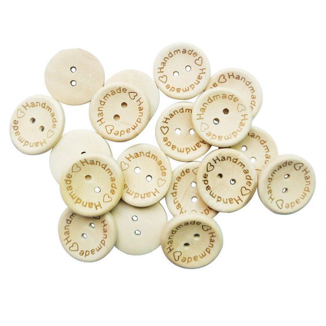 Дървени копчета за шиене със сърце и надпис 