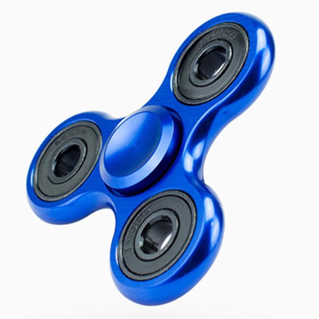 Trikotni fidget spinner v modri barvi 1