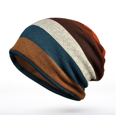 Zimní čepice s barevnými pruhy