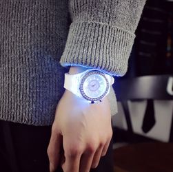 Silikonové LED svítící dámské hodinky s kamínky - 2 barvy