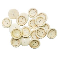 Дървени копчета за шиене със сърце и надпис "Handmade" - 100 броя