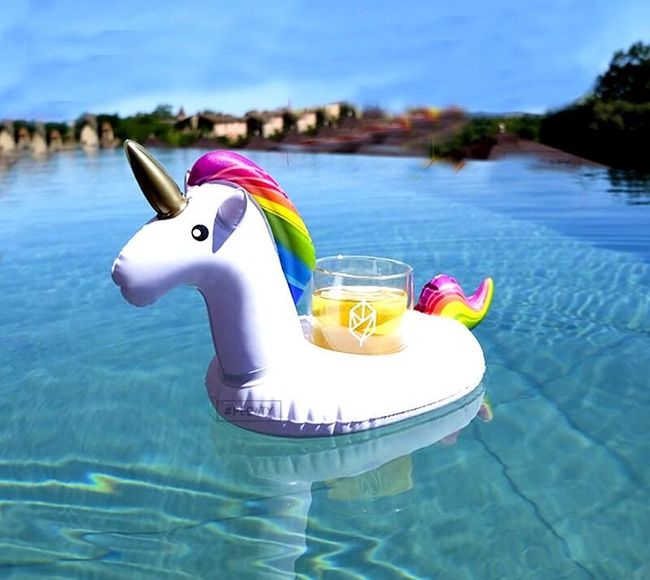 Felfújható italtartó a medencében - egyszarvú -Magic Unicorn 1