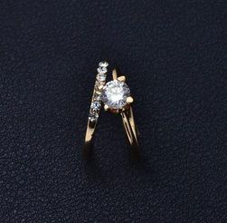 Prsten zlatne boje sa kamenčićima - 2 komada
