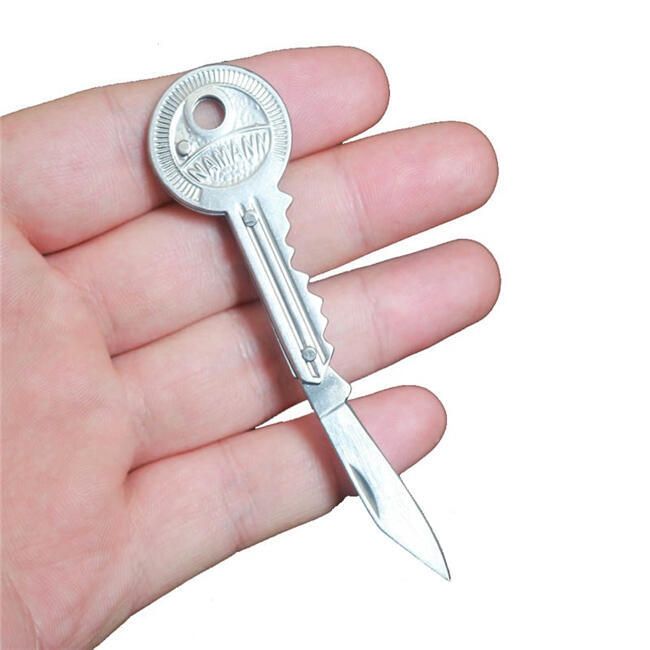 Přívěsek ve tvaru klíče s nožíkem 1