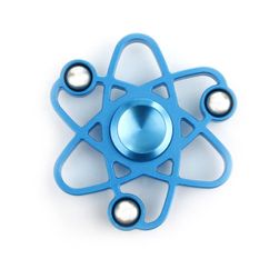 Kovový fidget spinner v podobě atomu - 2 barvy