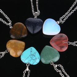 Ogrlica z naravnim kamnom in obeskom v obliki srca