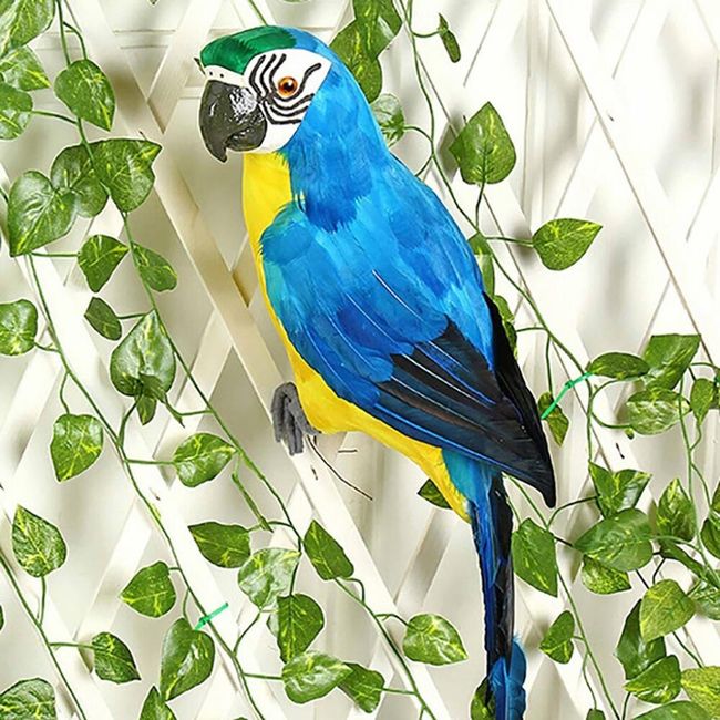Realistic parrot Arro 1