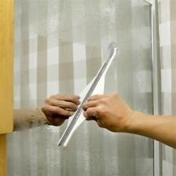 Чистачка за огледало в банята