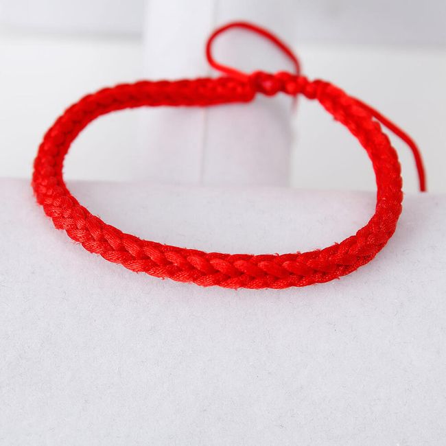 Червена плетена гривна 1