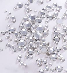 Декоративни кристали под формата на скъпоценни камъни - 1400 бр.
