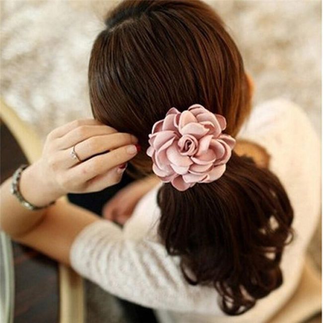 Elastika za lase z značilnim cvetom 1