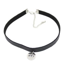 Koženkový choker náhrdelník s přívěskem