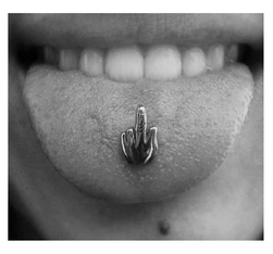 Piercing do jazyka Maiua