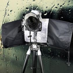 Esőkabát a kamerára 