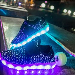 Svítící LED pásky na boty s nastavitelnou barvou světla