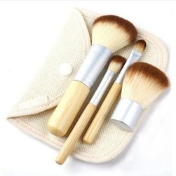 Set de patru pensule cosmetice