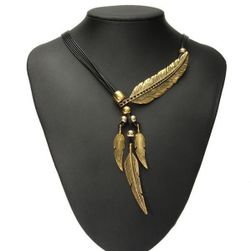 Vintage ogrlica s privjescima u obliku perja