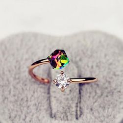 Luxusný prsteň s kamienkami