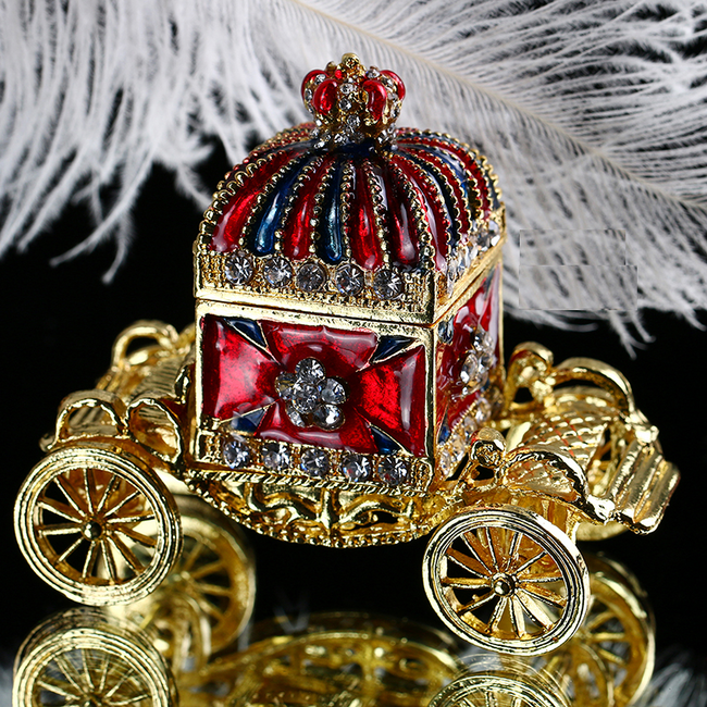 Dámská šperkovnice v podobě honosného kočáru 1