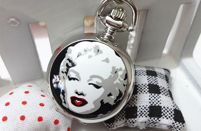 Dámské retro hodinky na řetízku s obrázkem Marilyn Monroe 1